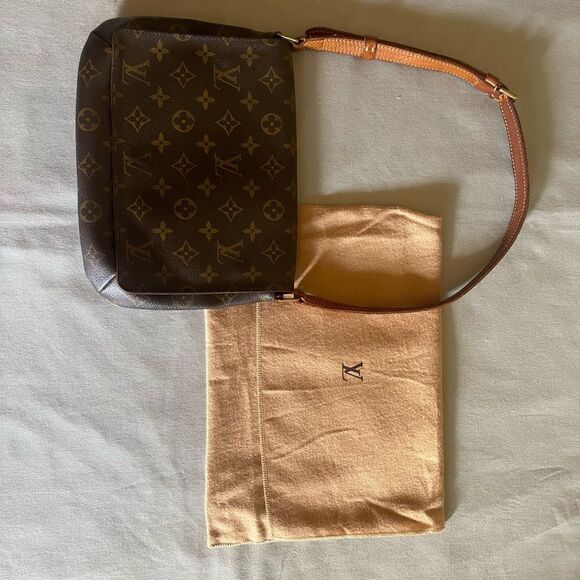 Louis Vuitton Musette Tango Monogramed Short Shoulder Bag circa 1999 w Dustbag - Picture 6 of 10